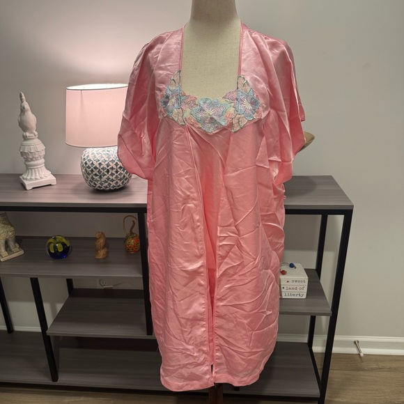 Val Mode Other - NWT Val Mode Lingerie 2-Piece Peignoir Set – Pink Satin & Floral Lace (Size M)